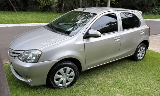 TOYOTA ETIOS 1.3 X 16V FLEX 4P AUTOMÁTICO TOYOTA ETIOS 1.3 X 16V FLEX 4P AUTOMÁTICO